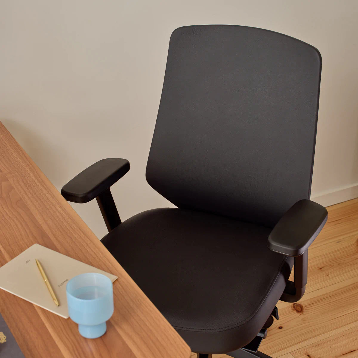 Color:Black Leather;