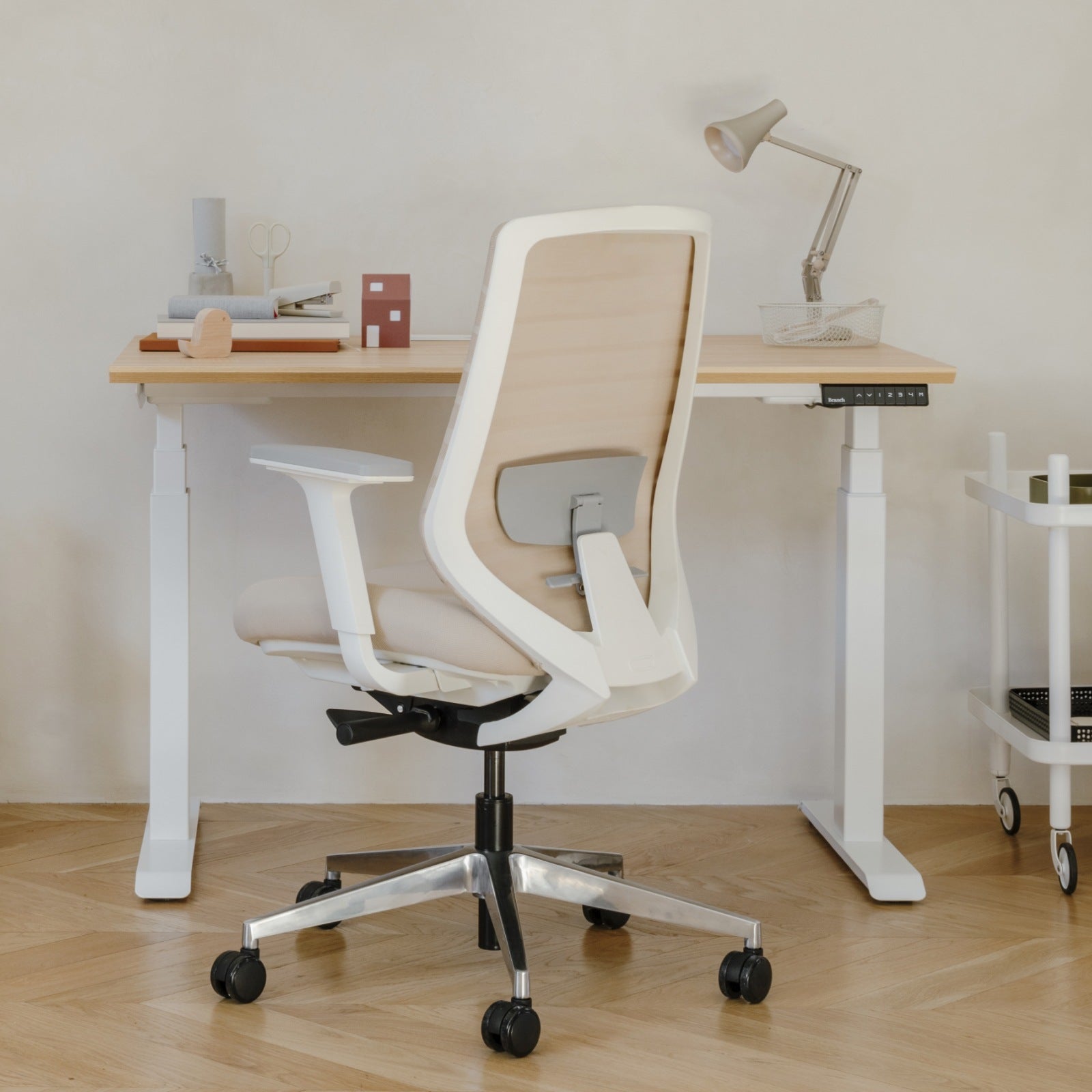 Seat Color:Sand; Frame Color:White; Size:Standard