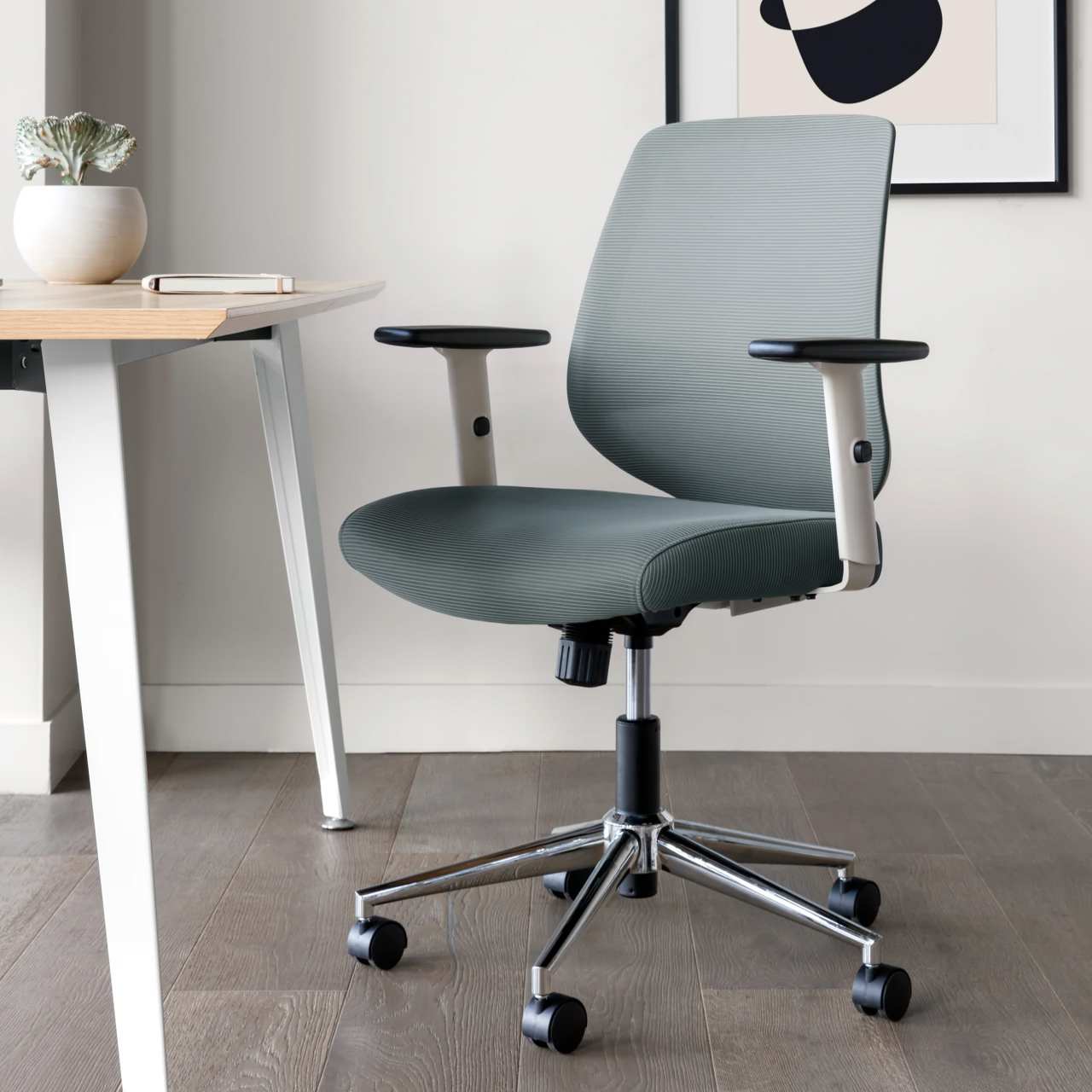Seat Color:Slate; Condition:Like New;